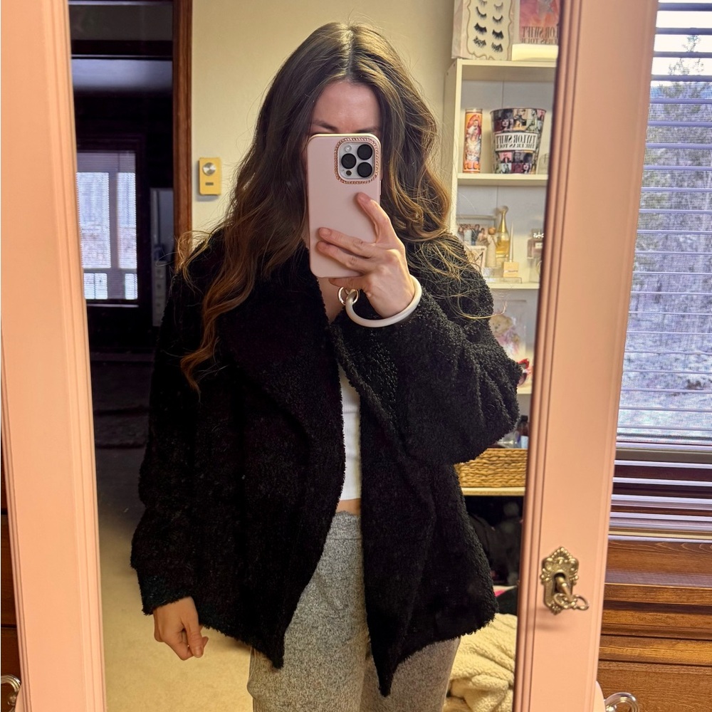 BUNDLE Express Cream & Black Sherpa Jackets - Picture 10 of 16